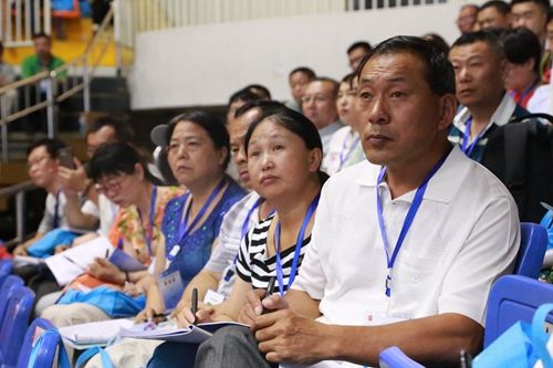 图自治区内派服务管理教师集中培训在我校举行