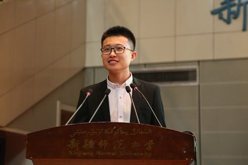 图巫文武书记为师生集中教育学习作专题报告