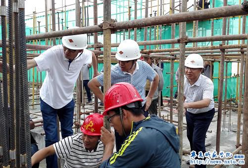 校领导检查暑期维修改造、基建工程建设及开学准备情况