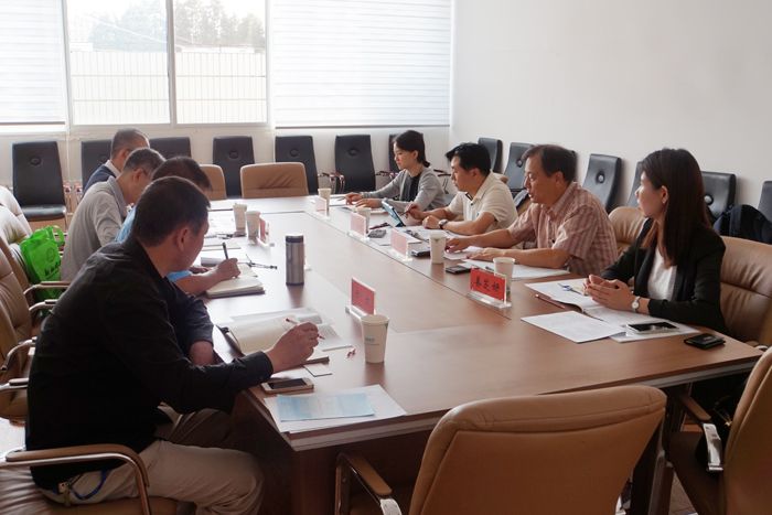 韩国产业研究院代表团访问新农村发展研究院