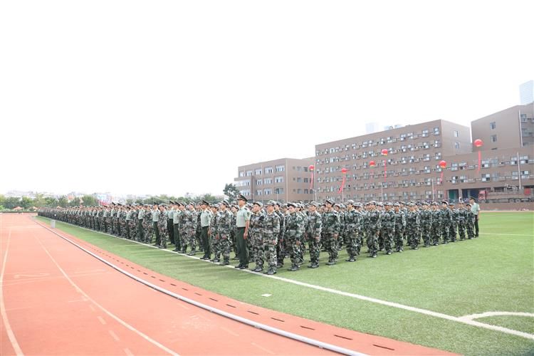 我校隆重举行2016级新生开学典礼暨军训动员大会