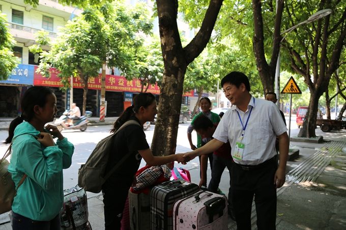 2016迎新系列报道一 菁菁校园 喜迎各地莘莘学子——学院领导深入迎新一线检查指导迎新工作