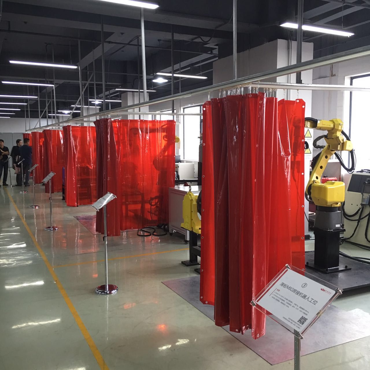机电学院教师参加中国焊接协会机器人焊接培训基地签约揭牌仪式