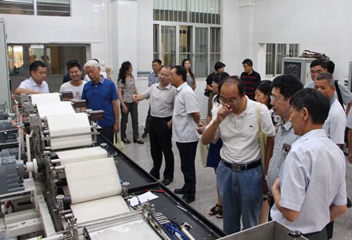 广西清洁化制浆造纸与污染控制重点实验室第一届学术委员会第一次会议召开