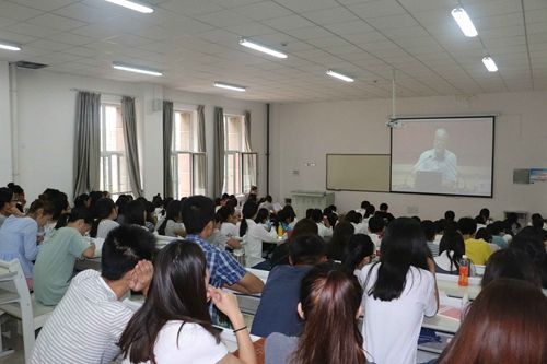 图法学院院长陈彤为学生集中教育学习作专题报告