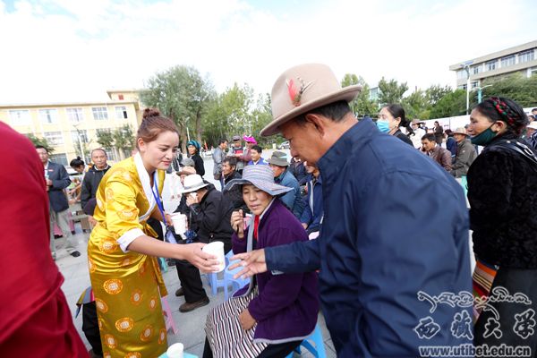 2016迎新你我同在  我心暖暖&mdash&mdash校领导迎接慰问新生及家长