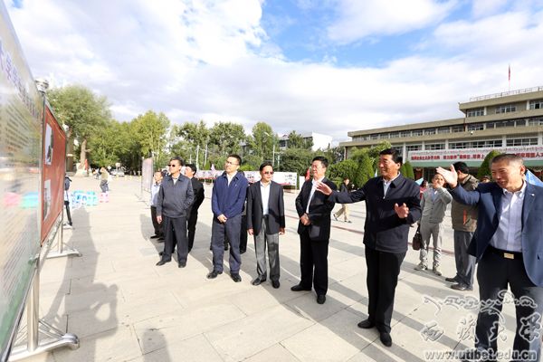 2016迎新你我同在  我心暖暖&mdash&mdash校领导迎接慰问新生及家长