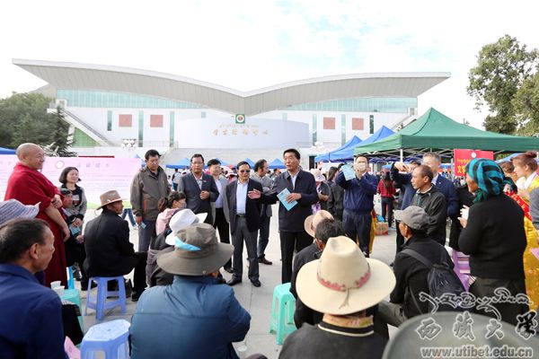 2016迎新你我同在  我心暖暖&mdash&mdash校领导迎接慰问新生及家长