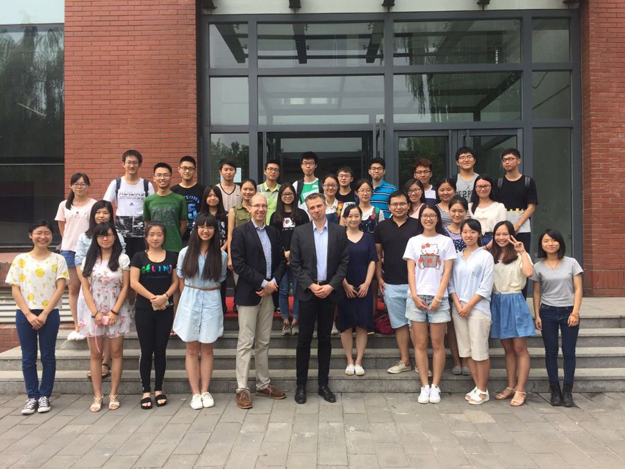 汕大法学院学生选修中国政法大学暑期国际小学期课程