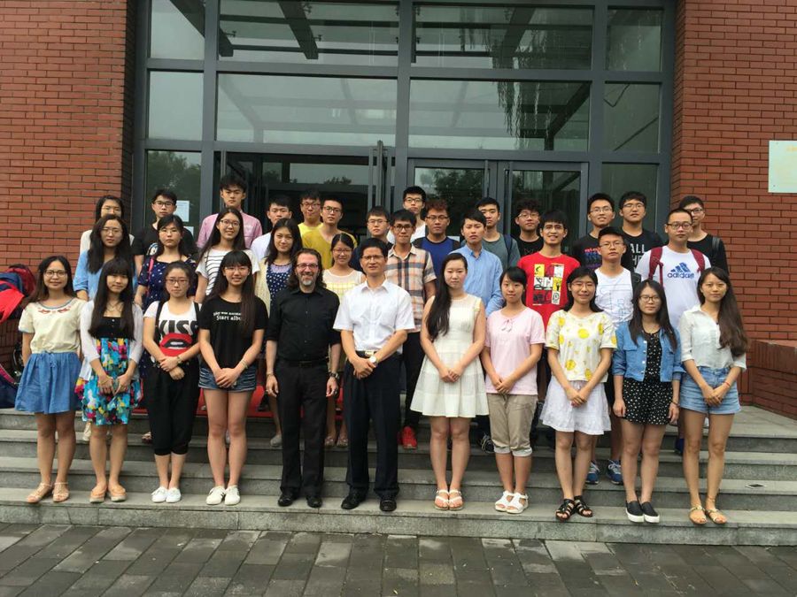 汕大法学院学生选修中国政法大学暑期国际小学期课程