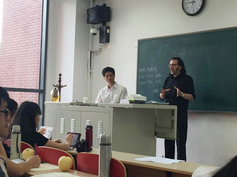 汕大法学院学生选修中国政法大学暑期国际小学期课程