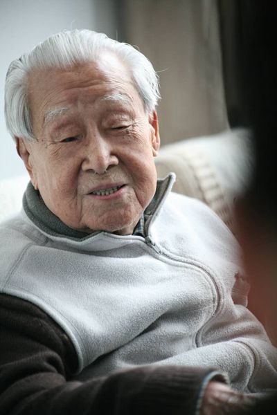 南开大学107岁杨敬年教授获牛津大学荣誉院士