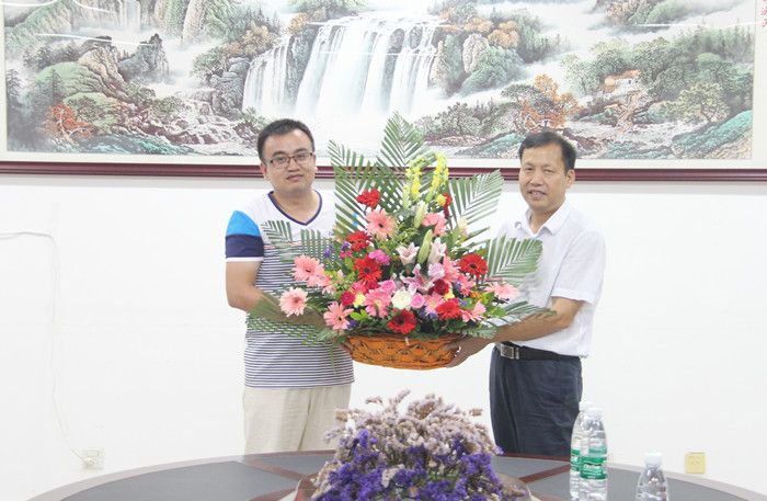 教师节专辑教师节校领导走访慰问教师代表
