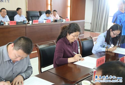 学校举行退休教工荣休、新教师入职培训启动仪式