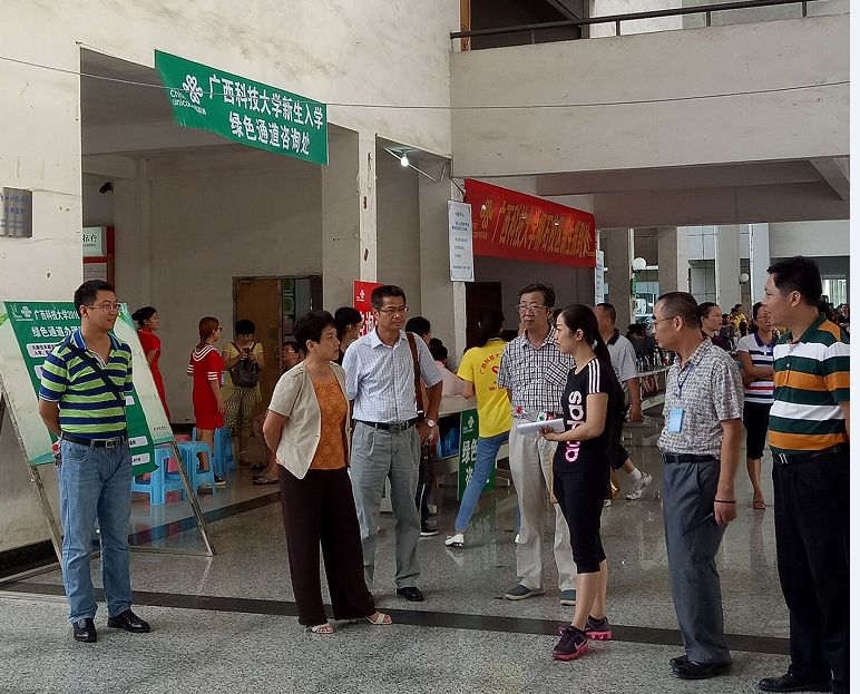 “绿色通道”让家庭经济困难新生圆梦大学