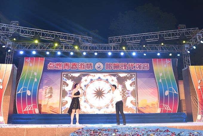 点燃青春激情 唱响现代强音——我院举行校园十佳歌手大赛