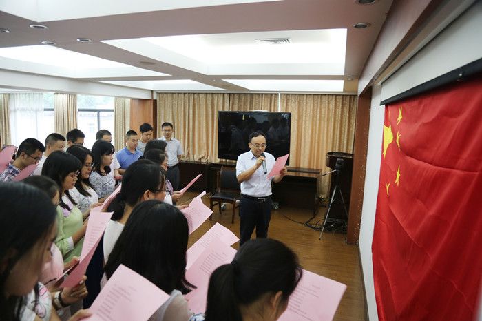 我校召开2016年新教工座谈会暨入岗宣誓仪式