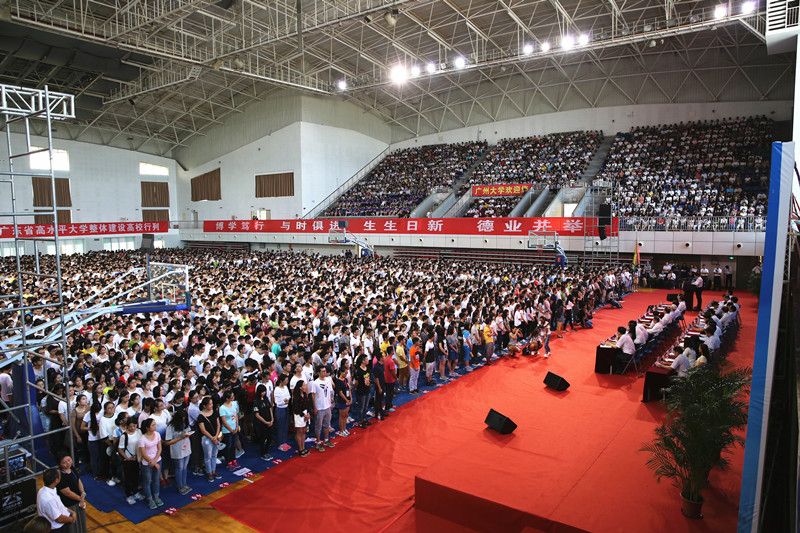校长魏明海寄语2016级新同学要做有心气、有志气、有勇气的大学生