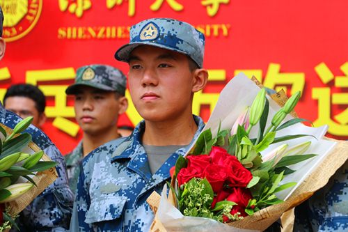 我校举行入伍新兵欢送仪式