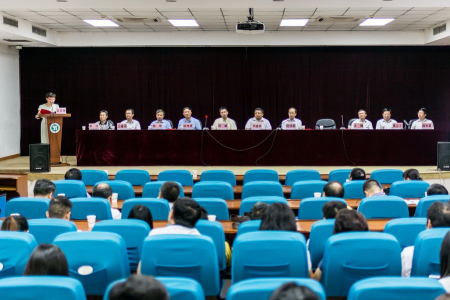 学校隆重举行2016年庆祝教师节暨表彰大会