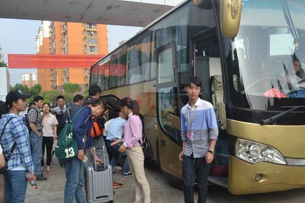 选择芜职院 开启新旅程学校喜迎2016级新生