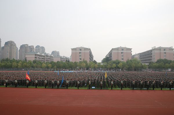 我校隆重举行2016级新生开学典礼暨军训动员大会