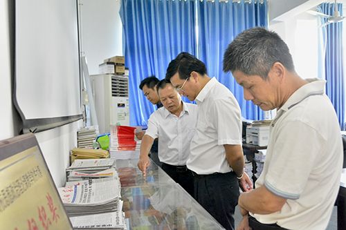 自治区高工委领导检查我校开学工作