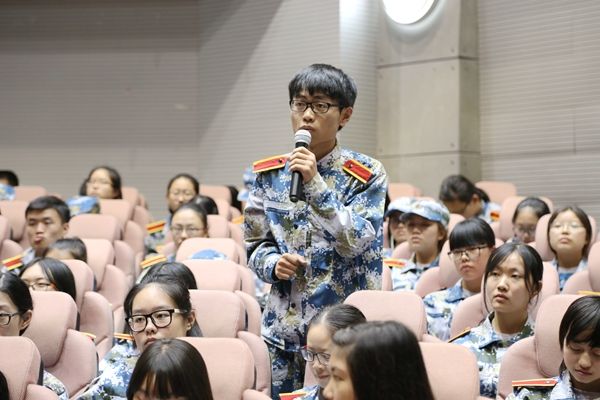 学校主要领导为2016级新生讲授“大学第一课”