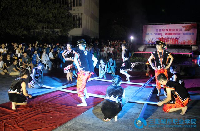“在这里·遇见最好的你”迎新晚会绽放精彩