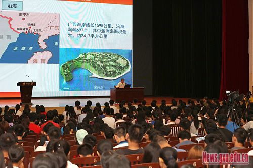 刘正东为2016级本科新生作区情教育报告