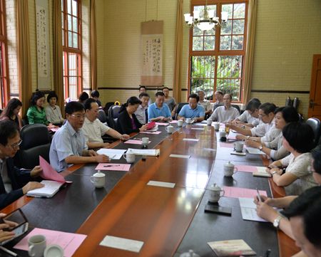 四川大学召开学习贯彻全国卫生与健康大会精神座谈会