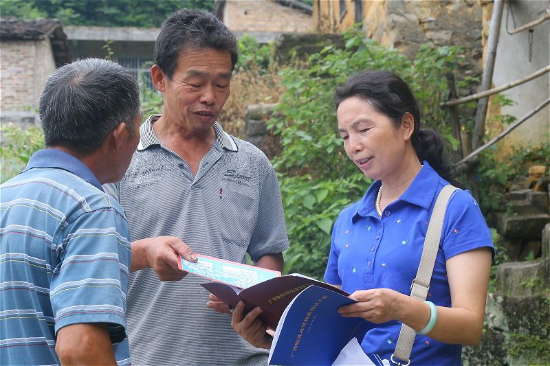 两学一做·基层行动文学与传媒学院赴良民村开展精准扶贫活动2016-09-24 225914   作者庞夏宁 梁芸宾   来源文学与传媒学院   点击