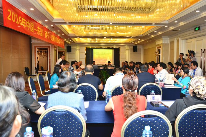 李仰智副校长参加2016中国-东盟南宁戏剧周国际学术研讨会并发言