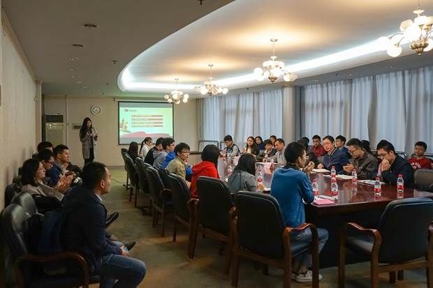 研究生学习交流十八届六中全会精神