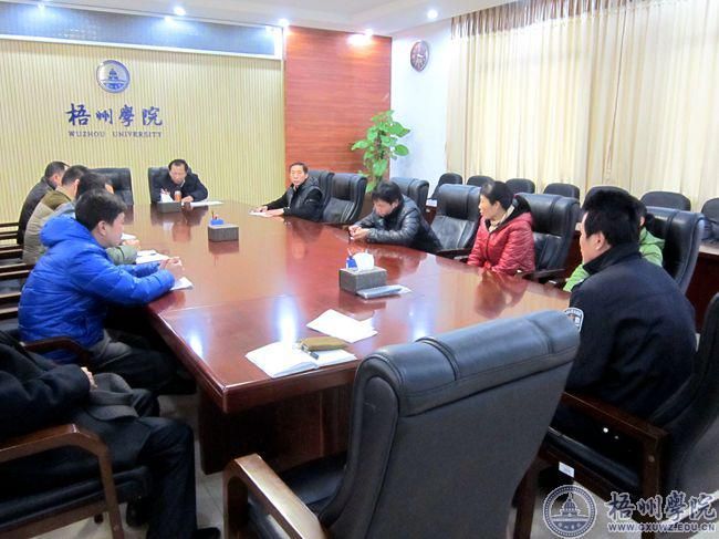 校向导对保卫武装环境工作进行调研
