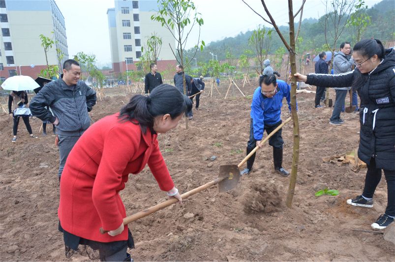 植树造林 为鲜艳校园添新绿2017-03-08 111309   作者董小丹 郭茵 刘艳梅 陆素云 张燕   来源   点击