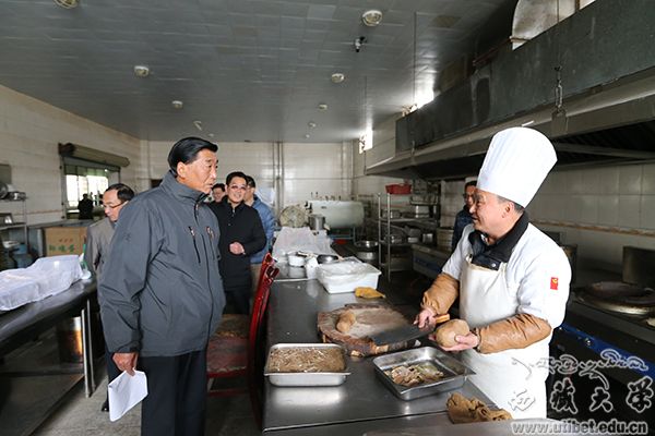 自治区人大常委会副主任 西藏大学党委书记尼玛次仁率队检查新学期开学预备工作