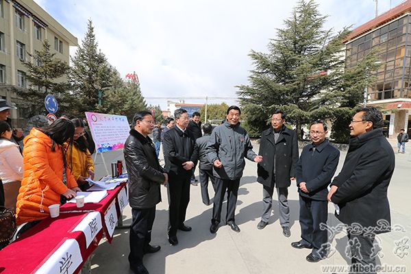 自治区人大常委会副主任 西藏大学党委书记尼玛次仁率队检查新学期开学预备工作