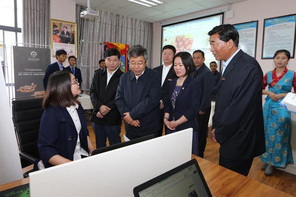 教育部部长陈宝生考察西藏大学  探望西藏大学师生