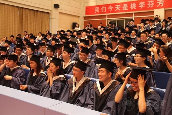2480名研究生顺利获得学位
