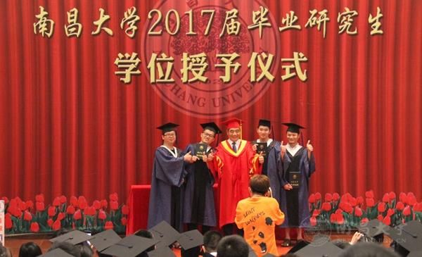 2480名研究生顺利获得学位
