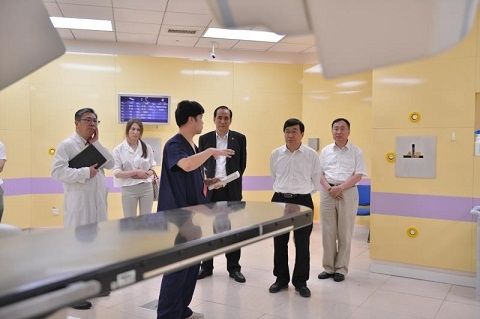 许宁生校长带队至上海市质子重离子医院调研