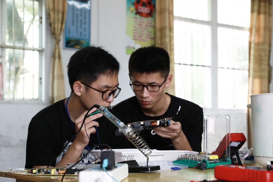“薪火乡传”公益课程走进阔西，践行服务学习理念