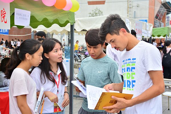 百廿名校 喜迎凤雏四川大学迎来2017级本科复活